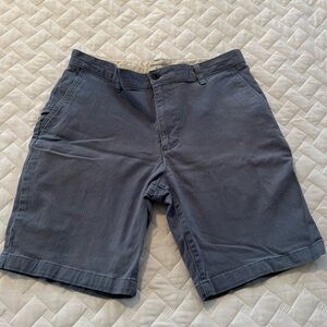 Dockers men’s flat front chino shorts - size 32